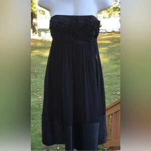 Stunning black baby doll dress w/fabulous bodice detail by Laundry by design!